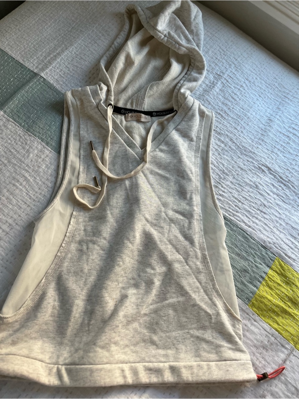 Hologram sleeveless vest